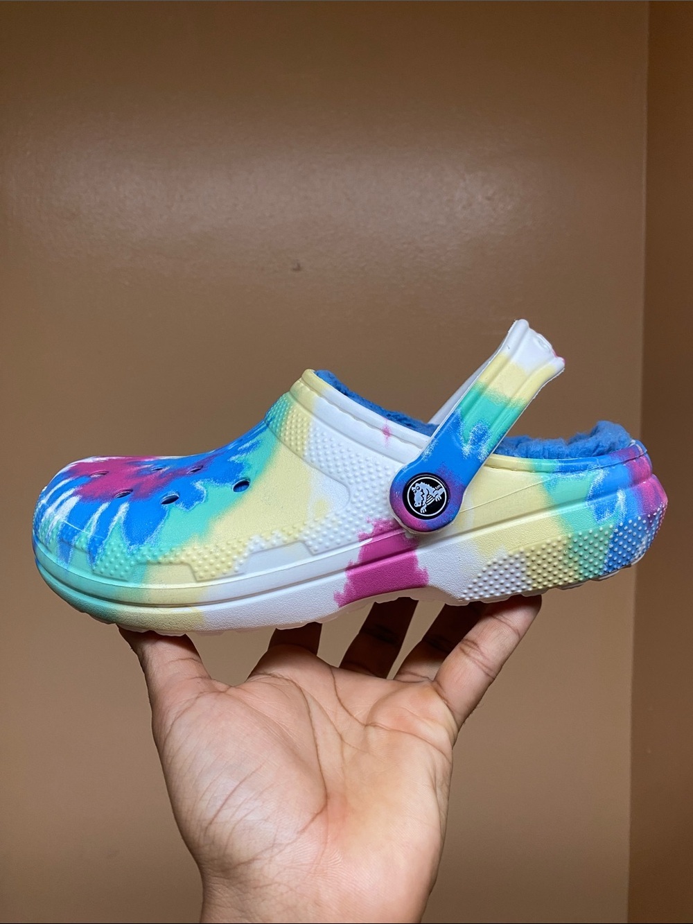 Crocs Classic Comfort Faux Fur Lined Tie Dye Clogs Size 7 - Picture 6 of 17